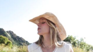 Caroline Zalog - Cowgirl Try On