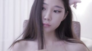 Misa_Misa squeezing nips