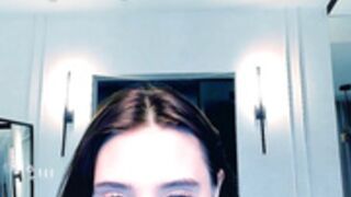angella_kleee loves the mirror she fucks so often
