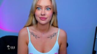 8a8y_Nura's eyes when I tell her I upped 300 vds of her