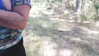 Winniess40 baisée en forêt