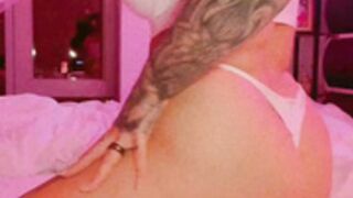 BabyMetal - UnderSiegeXo - Twerking pink bedroom 1 min