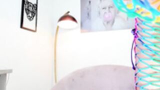 Missniley Likes to put too much oil in her big tits ✨