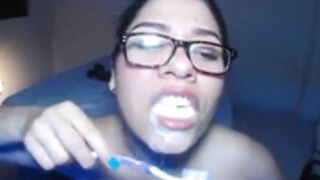 zeusyangelicaa brushes her teeth with two loads of cum