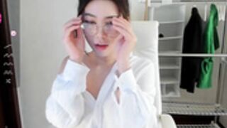 hee_jin masturbating 3