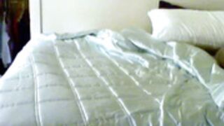 girl masturbates on camera