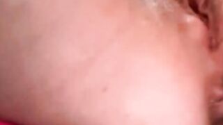 madura masturbándose juguete mojada