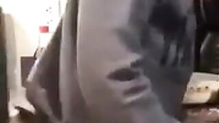 Hausfrau wird mit harter rute überrascht