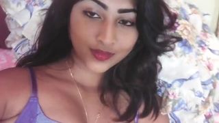 Hot desi Indian girl on cam showing ass