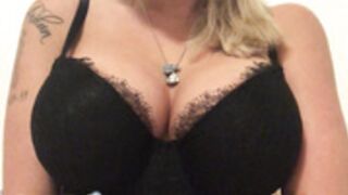⭐⭐⭐Asian Bimbo Shows Off Her Rack ⭐⭐⭐