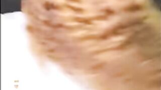 negra moviendo sus nalgotas