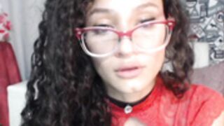 Flaca ama mostrar la cola