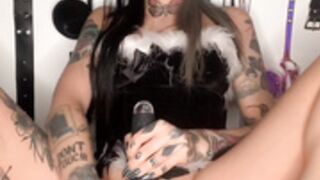 Tattoed Alt girl masturbates