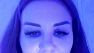 lina_kriss 2023-09-17  wow fully naked