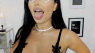 MoniqueeAss - Showing Tongue [2023/09/20]