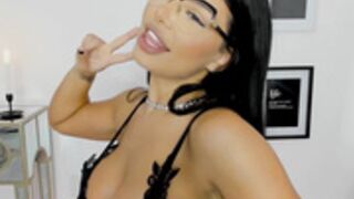 MoniqueeAss - Showing Tongue [2023/09/20]