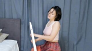 Jeanfrancoa show water on the tits