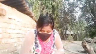 Desi aunty pussy fingering in backyard