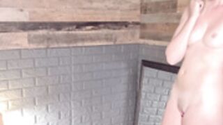 Evilvillainess naked & vibed