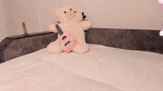Cuddles_Me showing off