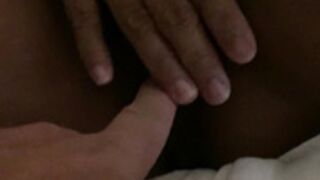 Filipina Milf rubs pek pek