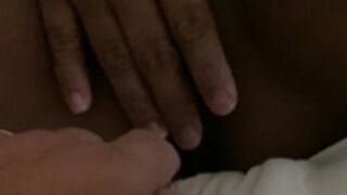 Filipina Milf rubs pek pek