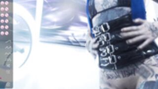 Exoticmisfit fingers her ass