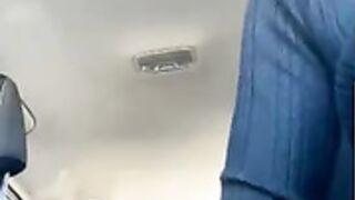 Madura  masturbación en auto