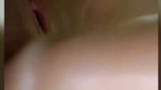 Nass-eyes Pussy Fingering