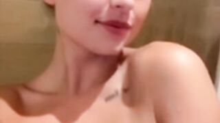 Mdemma tits