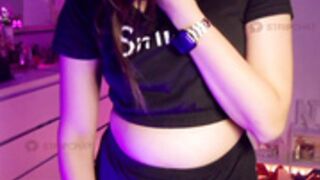 nylaahh-1 Flashes Tits