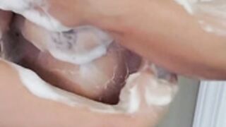 Shannon Seeley [OF] - Muscle Showering