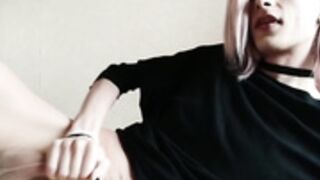 Tranny cumming in stockings