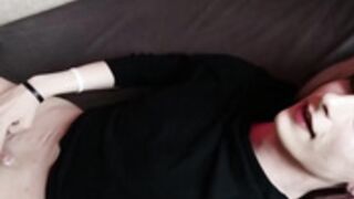 Tranny cumming in stockings