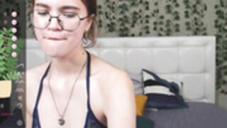 hizgi huge dildo blowjob