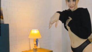 baileywalton dance topless for a moment