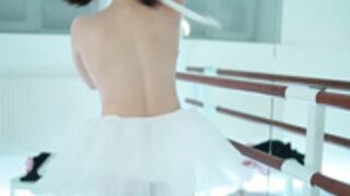 floret_joy topless jump rope 2