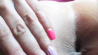 Flaca madura enceñando el jopo