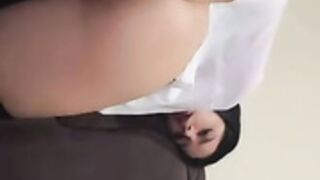 Alermz le encanta dilatarse su cola apretada