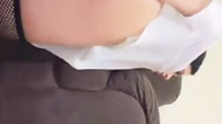 Alermz le encanta dilatarse su cola apretada