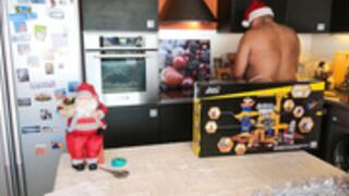 préparation des cadeaux en mode tout nus! Elle et moi