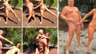 Nous deux sous la douche en plein air.