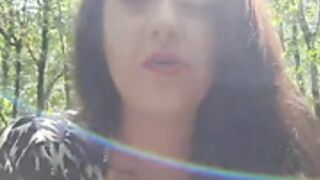 superbe brune à gros seins Yohanaa