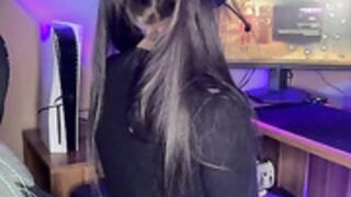 Raya waufuu gamer girl joi
