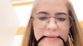 Your_love_Emily Show Pussy