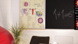 Teacher Vanessa de Ville squirts again in class