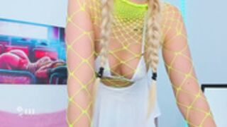 8a8y_Nura wears slutty clothes shows buttocks that's it