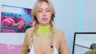 8a8y_Nura slutwear model dreaming of filthy blowjobs