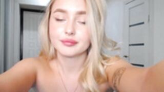 Cute18cute Spread Open and Masturbating