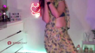 nylaahh-1 Sexy Dance Show In Saree